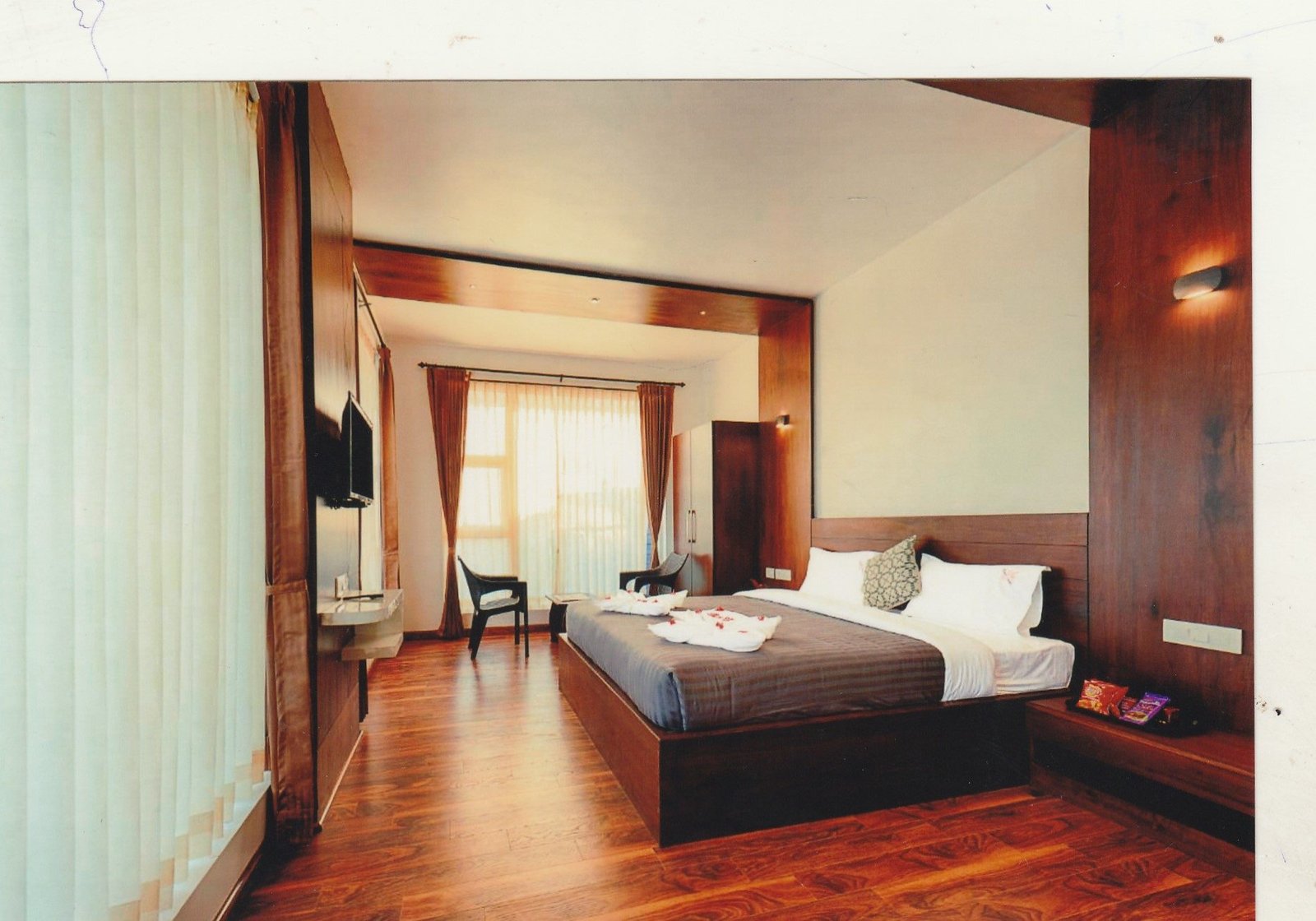 Belair Resorts – Room 301, Twin sharing with king-size cot
