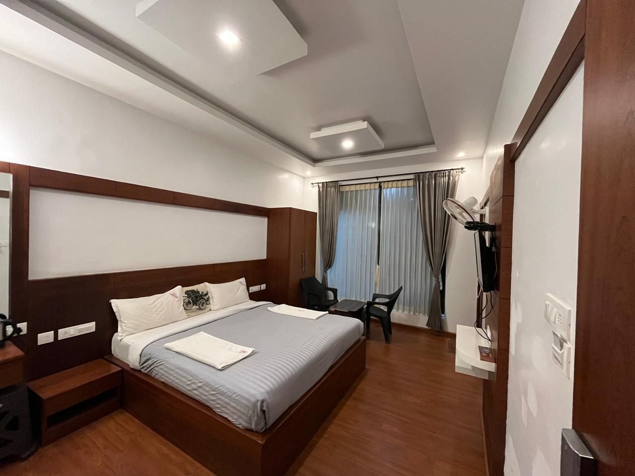 Belair Resorts – Room 304, Twin sharing with king-size cot