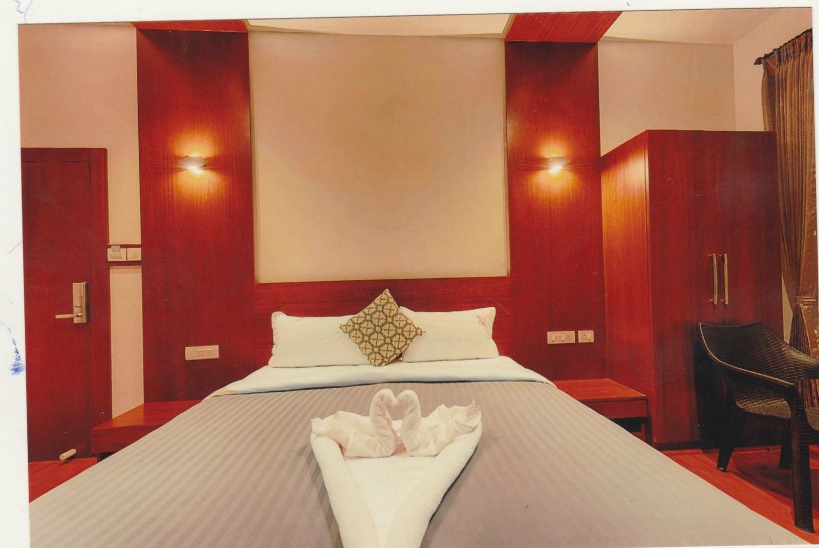 Belair Resorts – Room 308, Twin sharing with king-size cot